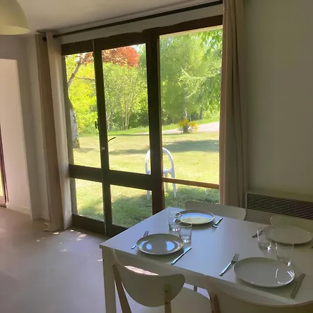 Joli Fushia Au Bord Du Hébergement de vacances *